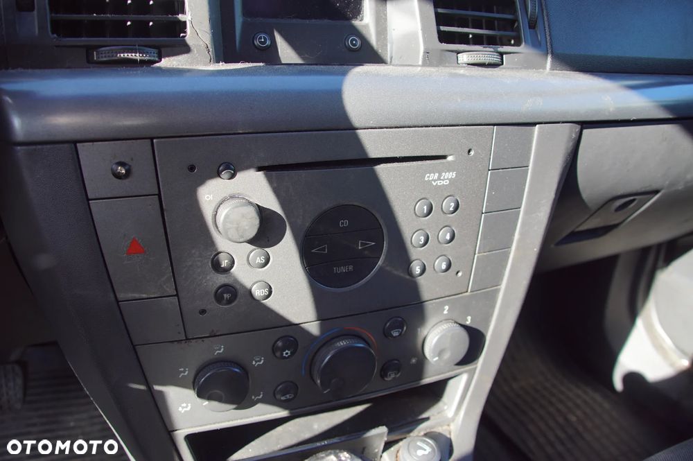 Auto na części - Opel Vectra C 1.6 16V 100 KM Z16XEL M25 2HU 2003R Silnik Skrzynia Zderzak Błotnik Drzwi Szyba Klapa Deska Kokpit Sterownik Moduł Licznik - 11