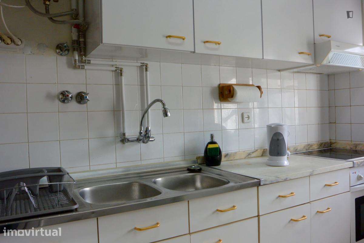 Quarto - localizado em Lordelo do Ouro Porto - Grande imagem: 3/18
