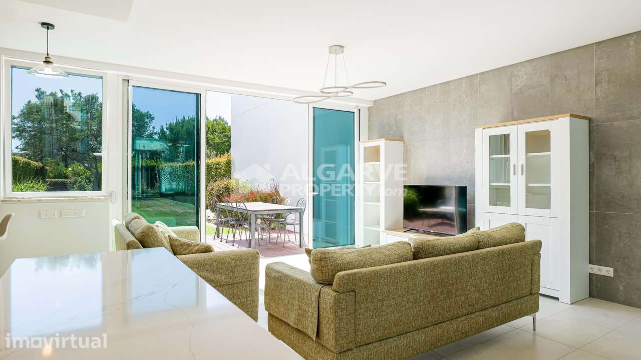 Moradia em Banda Contemporânea T3 com Jardim Privado Próximo da Marina - Grande imagem: 5/36