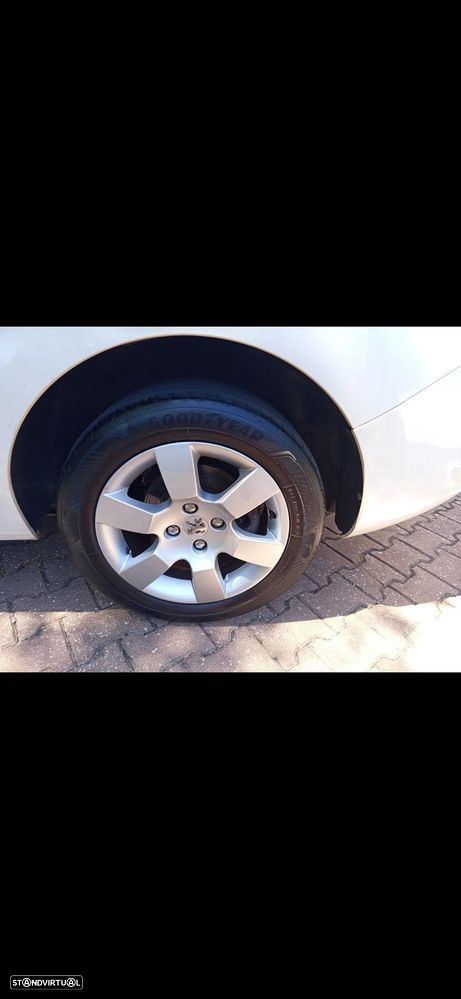Peugeot 5008 1.6 HDi 7L Allure - 40