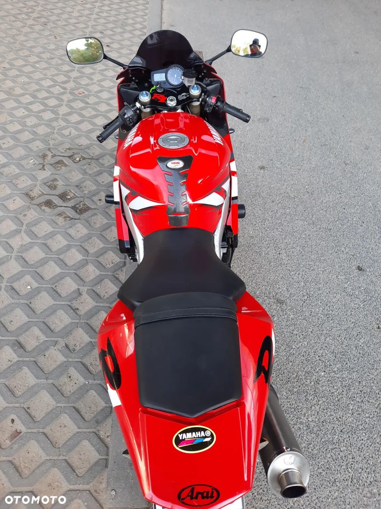 Yamaha R1 - 12