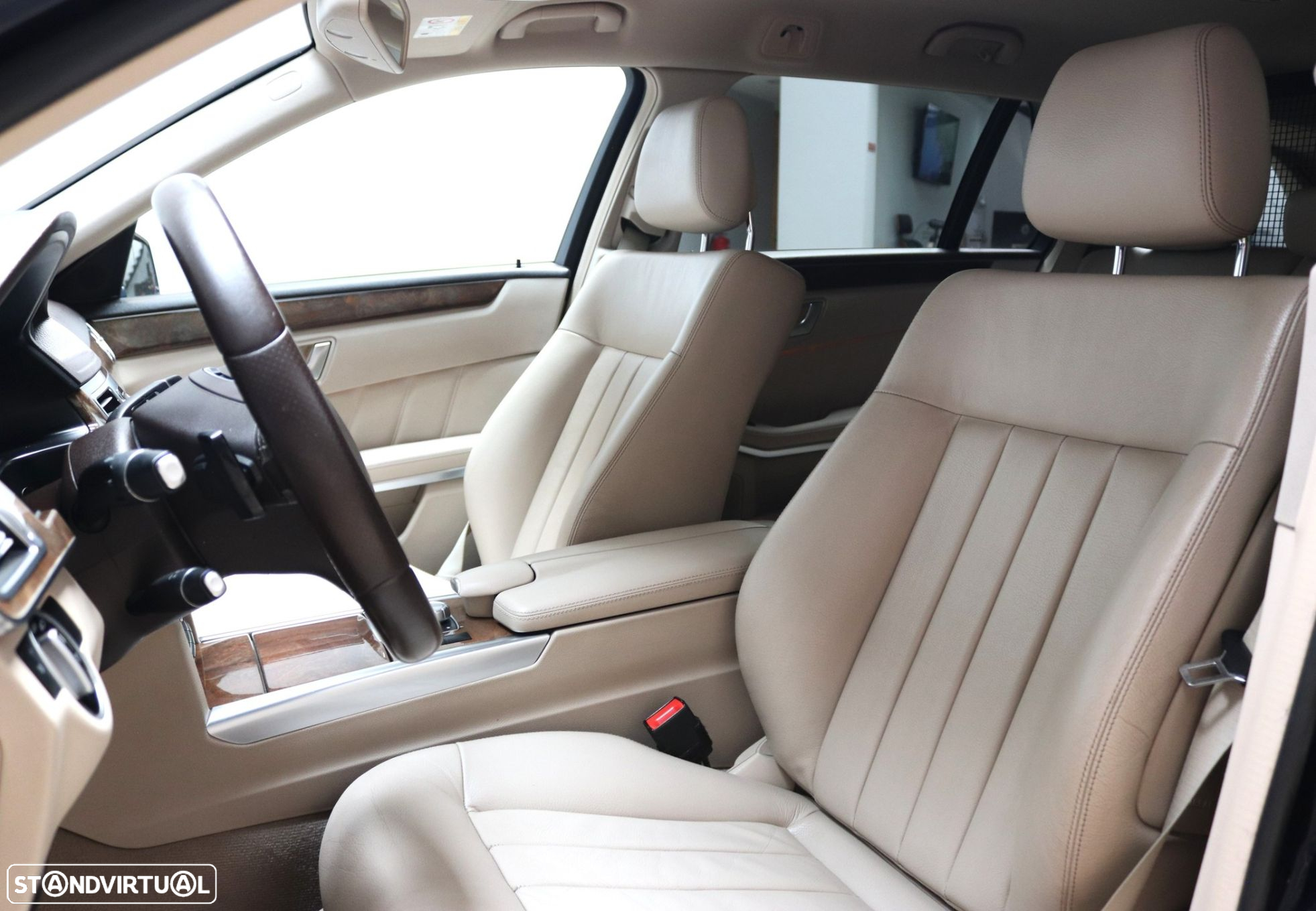 Mercedes-Benz E 300 Bluetec Hybrid Avantgarde - 14
