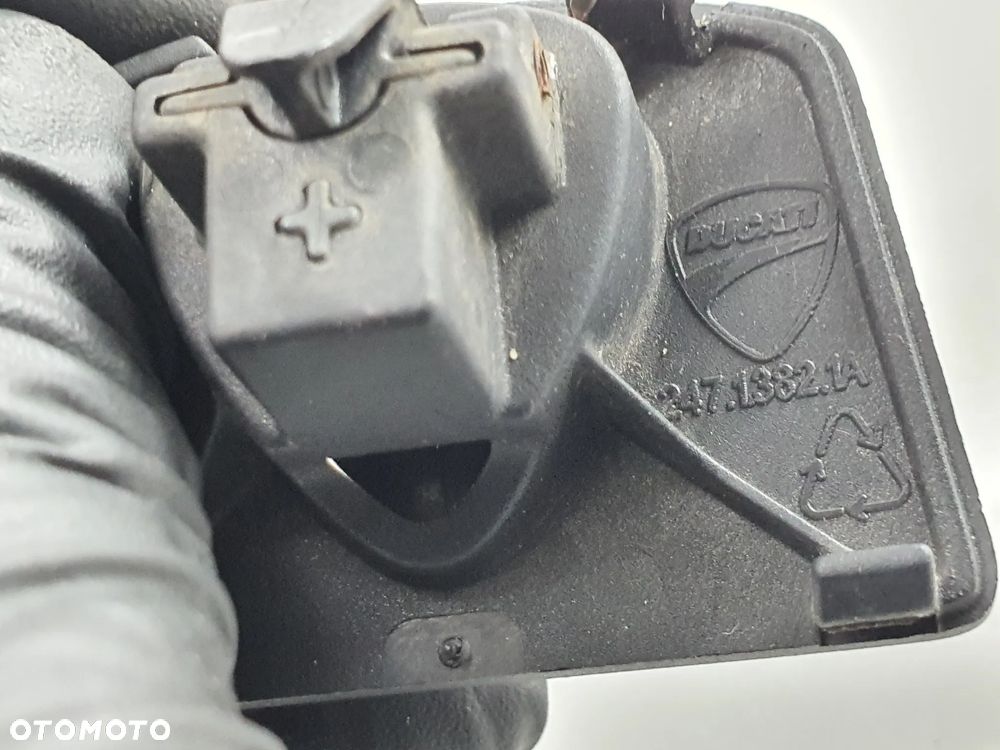 PRZYCISK GUZIK ZAPLONU DUCATI DIAVEL MULTISTRADA - 8