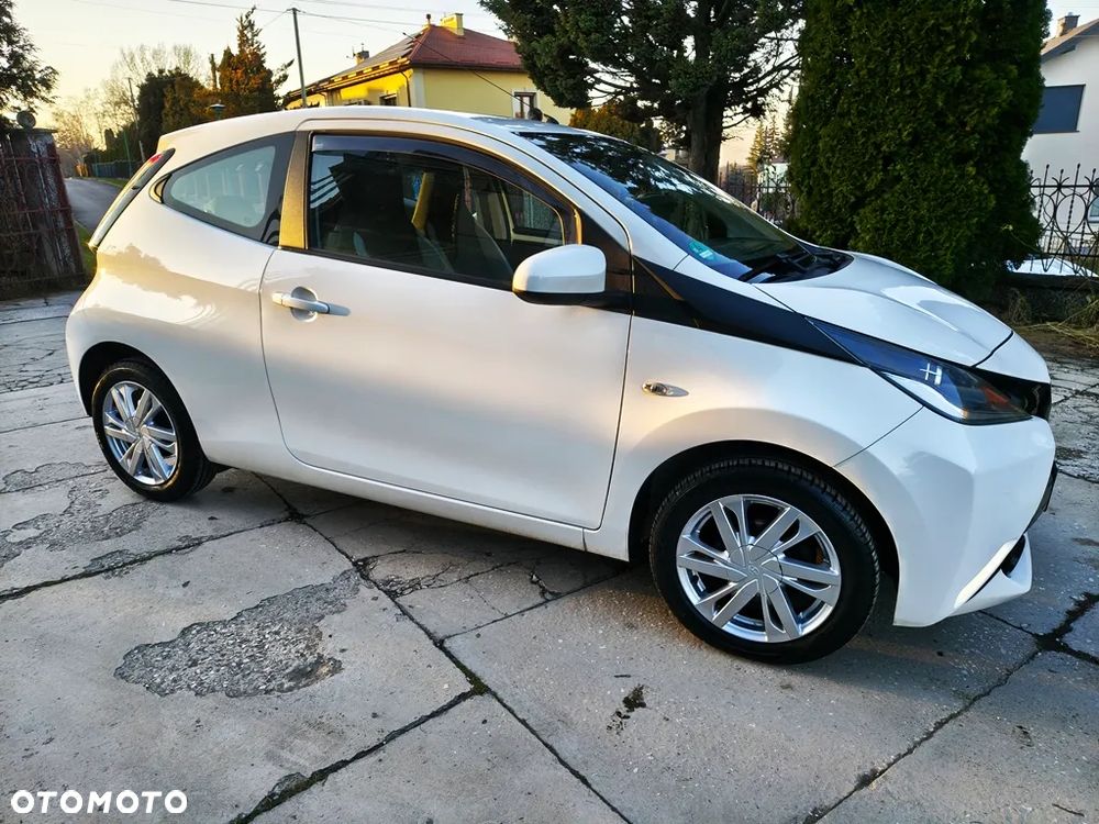 Toyota Aygo x-play touch - 10