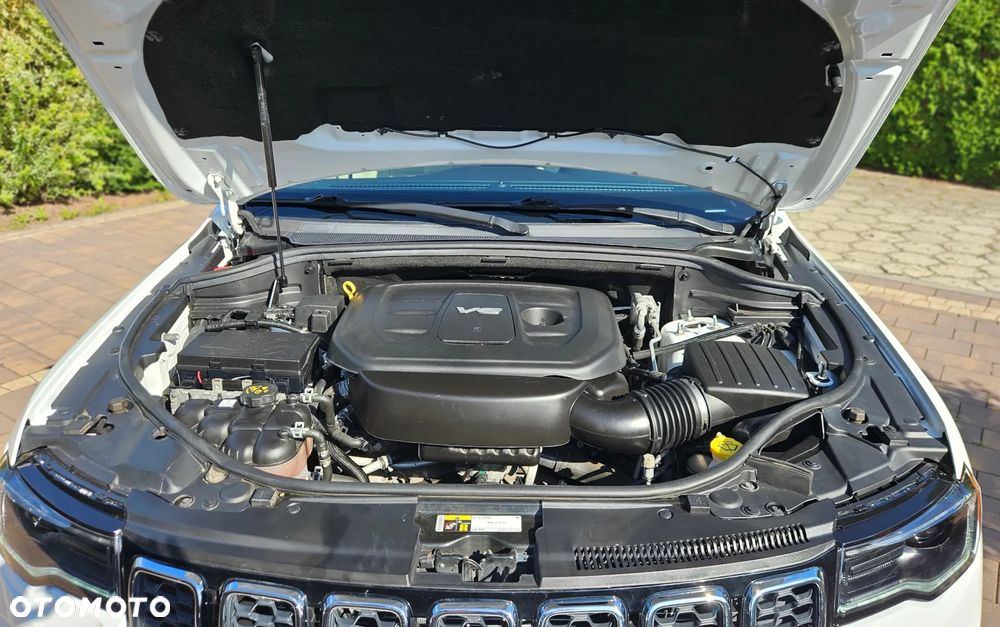 Jeep Grand Cherokee - 25