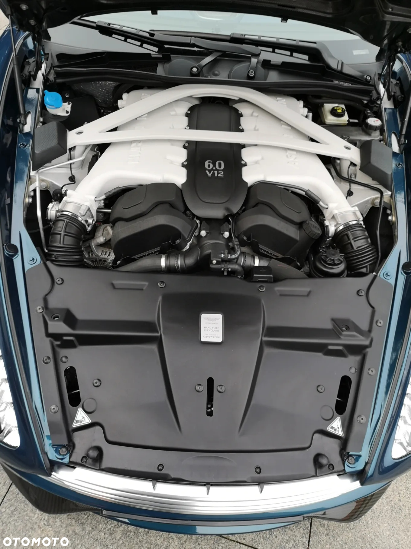 Aston Martin Vanquish - 15