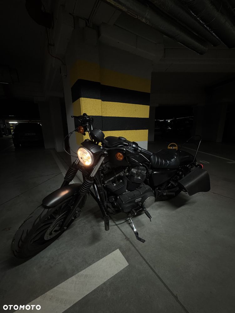Harley-Davidson Sportster Iron 883 - 2