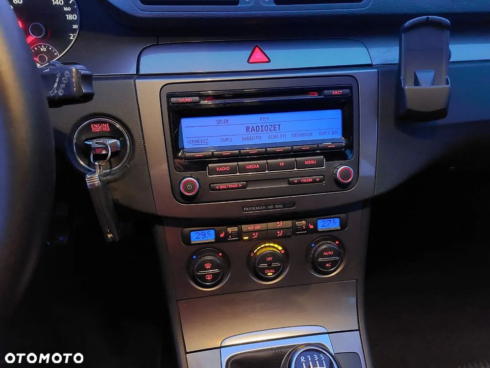 Volkswagen Passat 1.6 Comfortline Family - 14