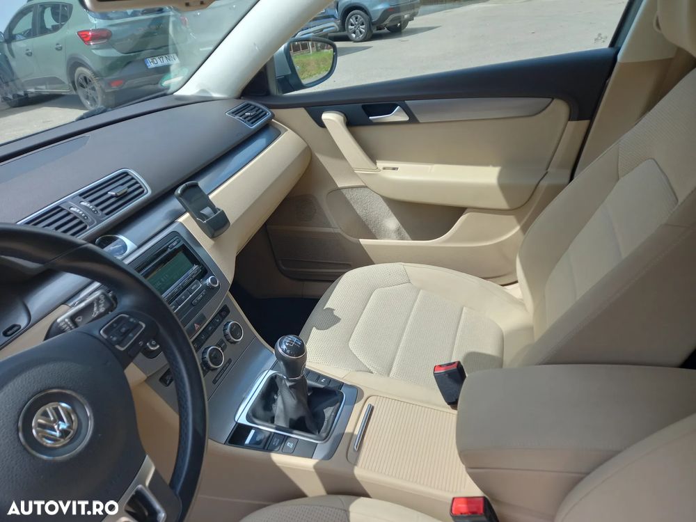 Volkswagen Passat 1.6 TDI DPF BlueMotion Technology Highline - 13