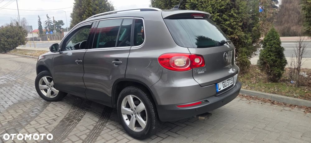 Volkswagen Tiguan 2.0 TDI DPF BlueMotion Technology Exclusive - 9