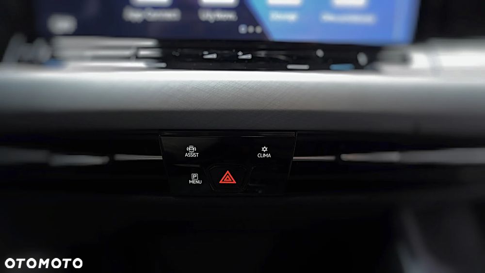 Volkswagen Golf 1.5 eTSI Life DSG - 24