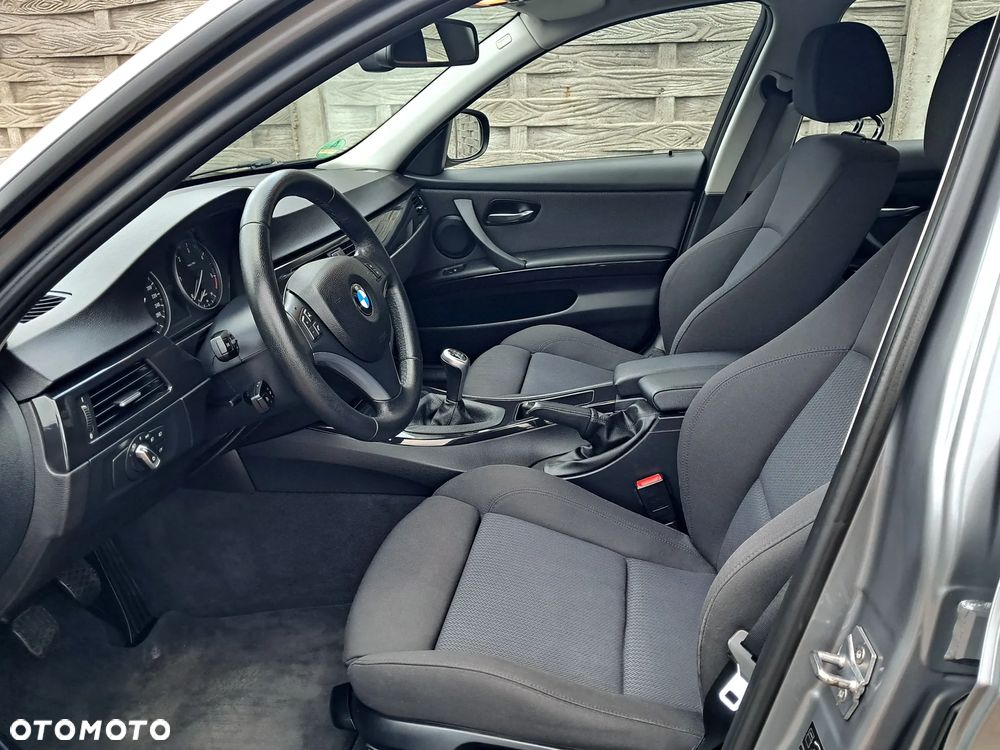BMW Seria 3 320d - 24