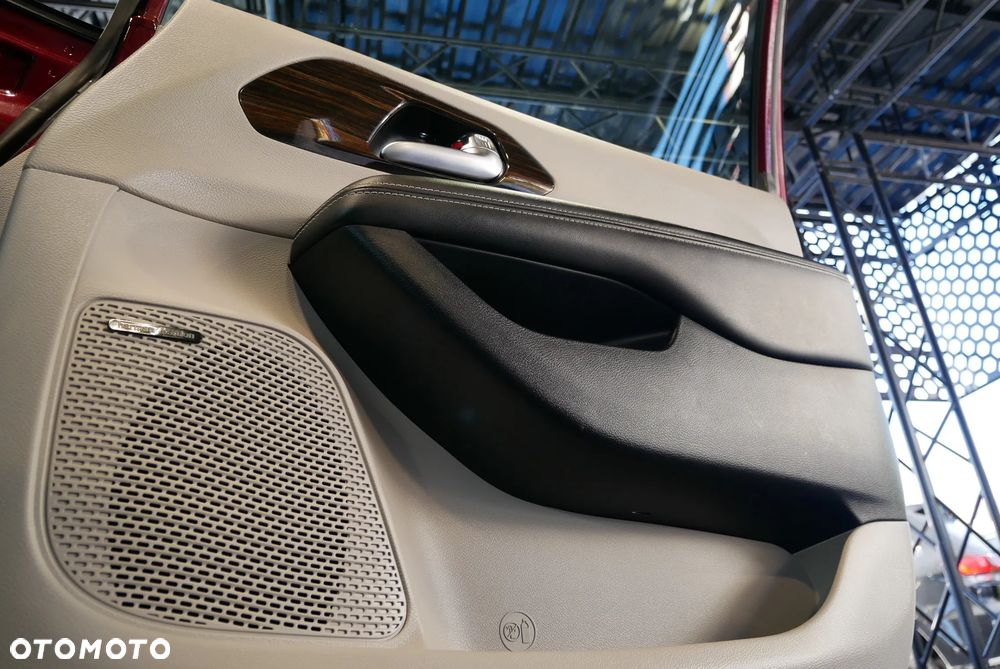 Chrysler Pacifica - 30