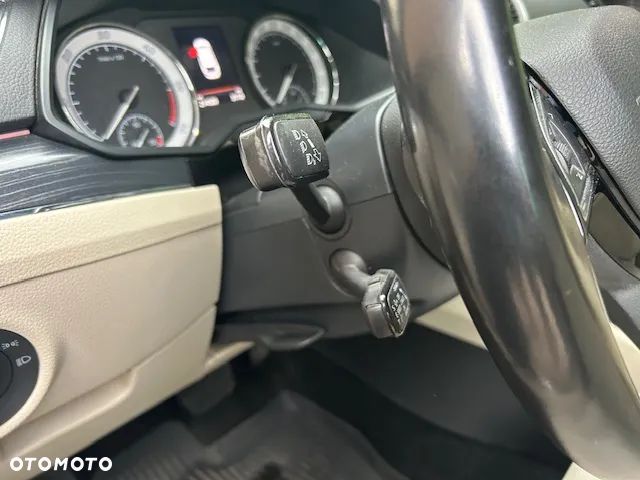 Skoda Superb 2.0 TDI SCR Style DSG - 14