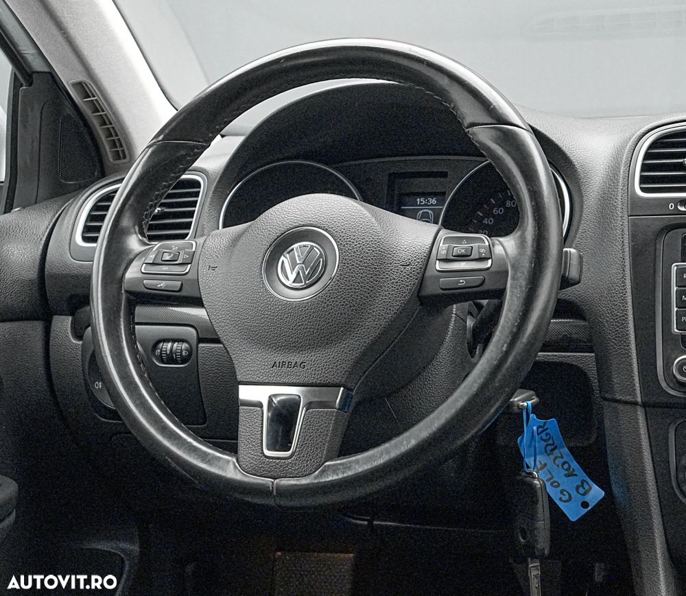Volkswagen Golf 2.0 TDI BlueMotion Technology Comfortline DSG - 17