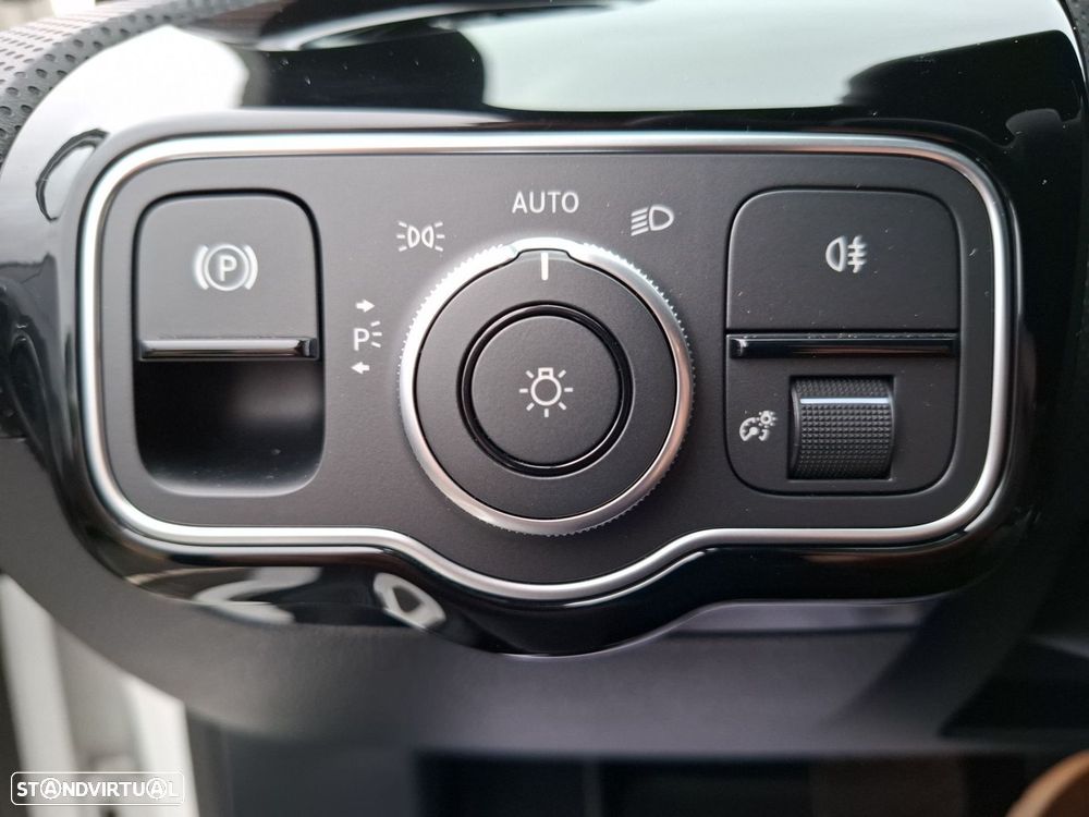 Mercedes-Benz a-180 d - 19