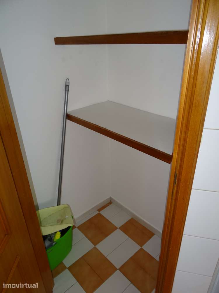 Amadora. Brandoa. Agradável apartamento de 3 assoalhadas, com garagem. - Grande imagem: 5/11
