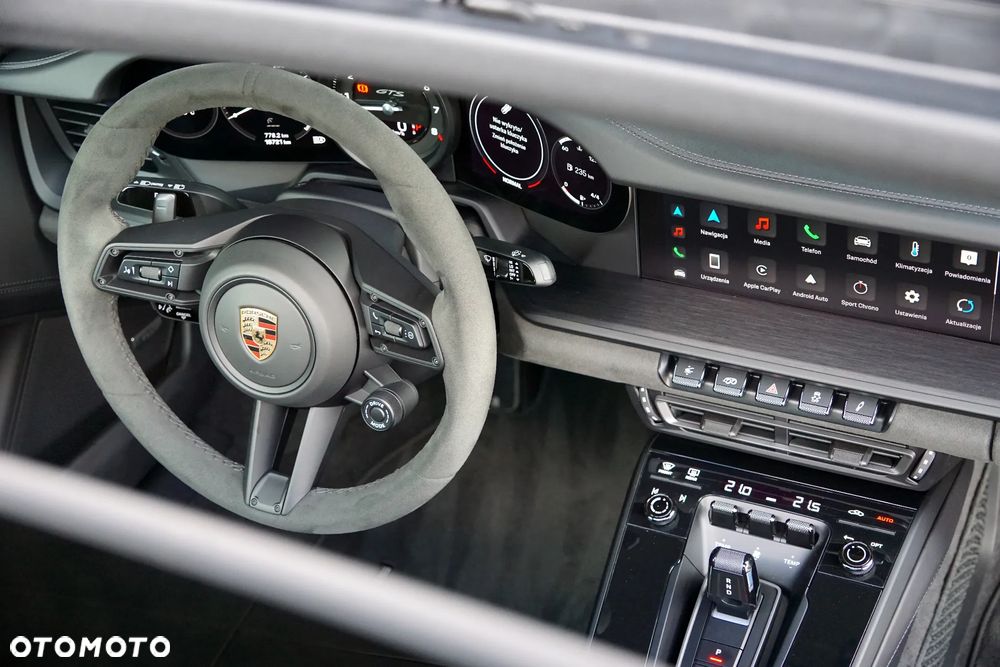 Porsche 911 Carrera 4 GTS PDK - 37