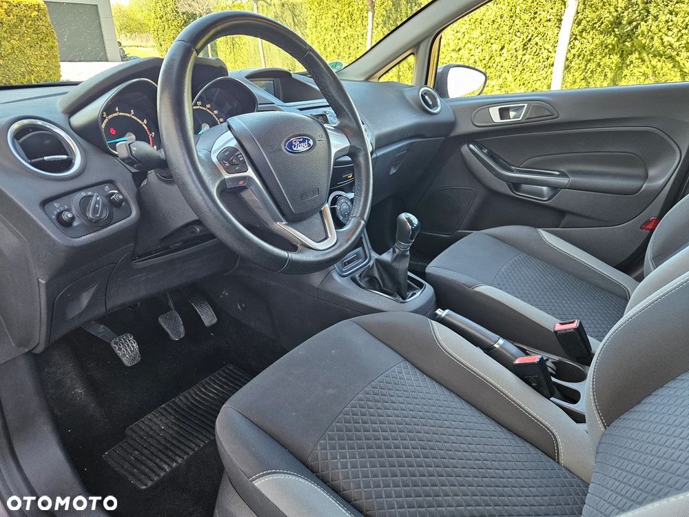 Ford Fiesta - 25