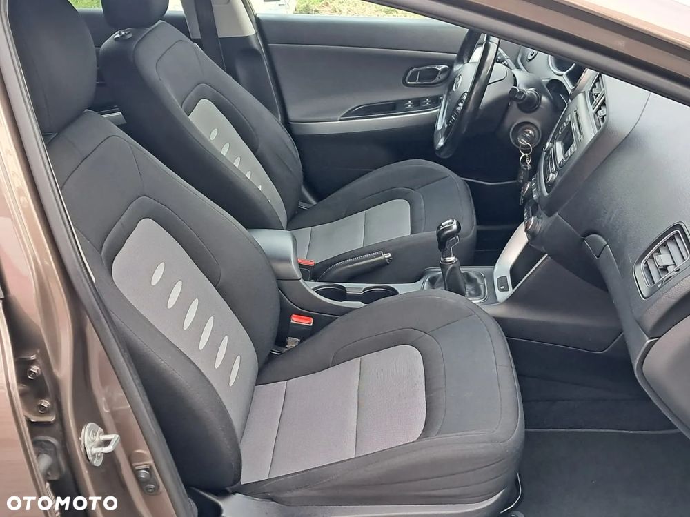 Kia Ceed 1.6 GDI Dream-Team Edition - 17