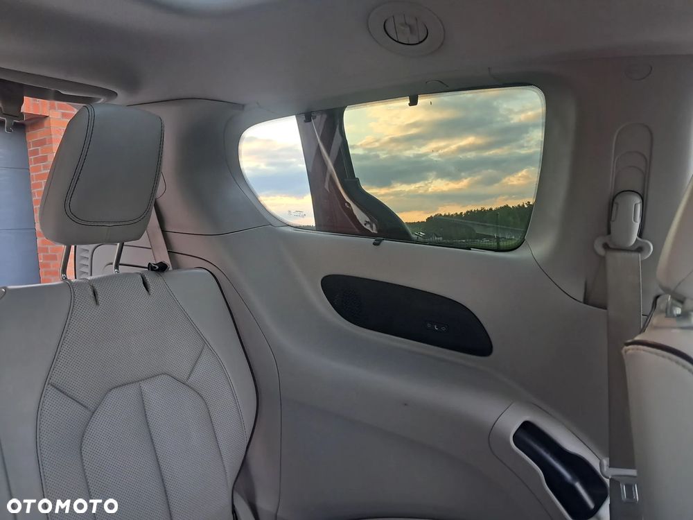 Chrysler Pacifica - 12