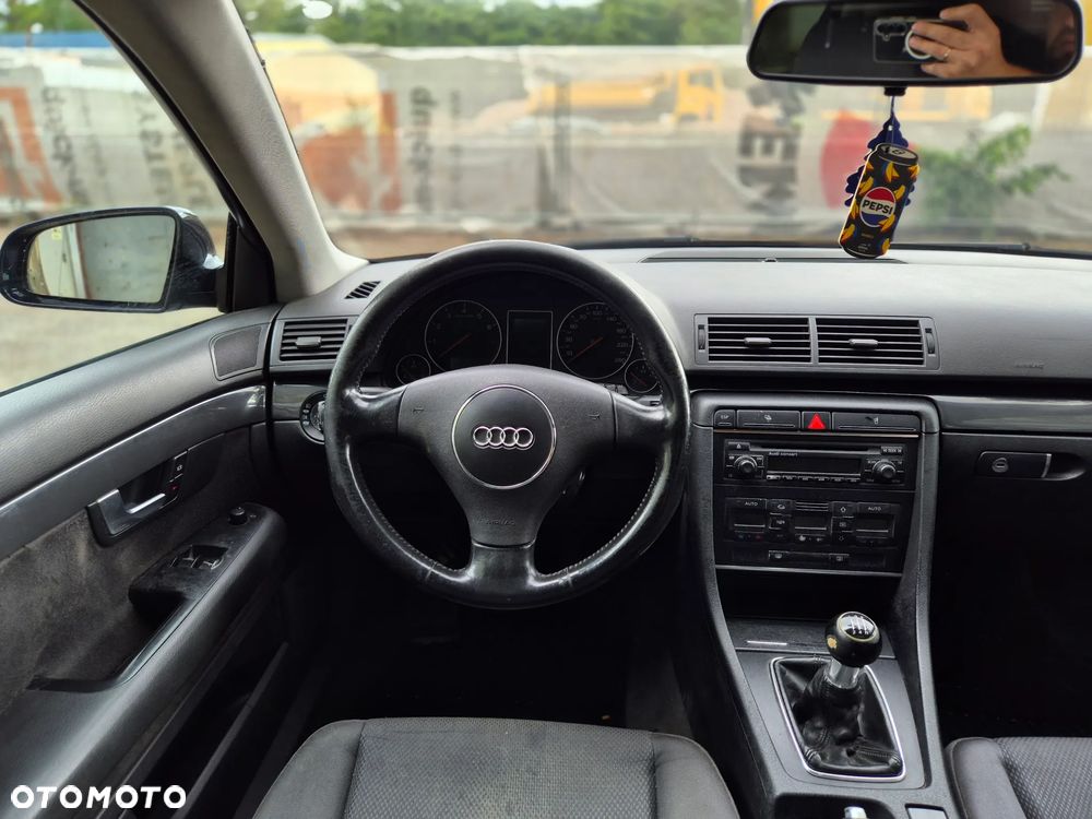 Audi A4 Limousine - 8