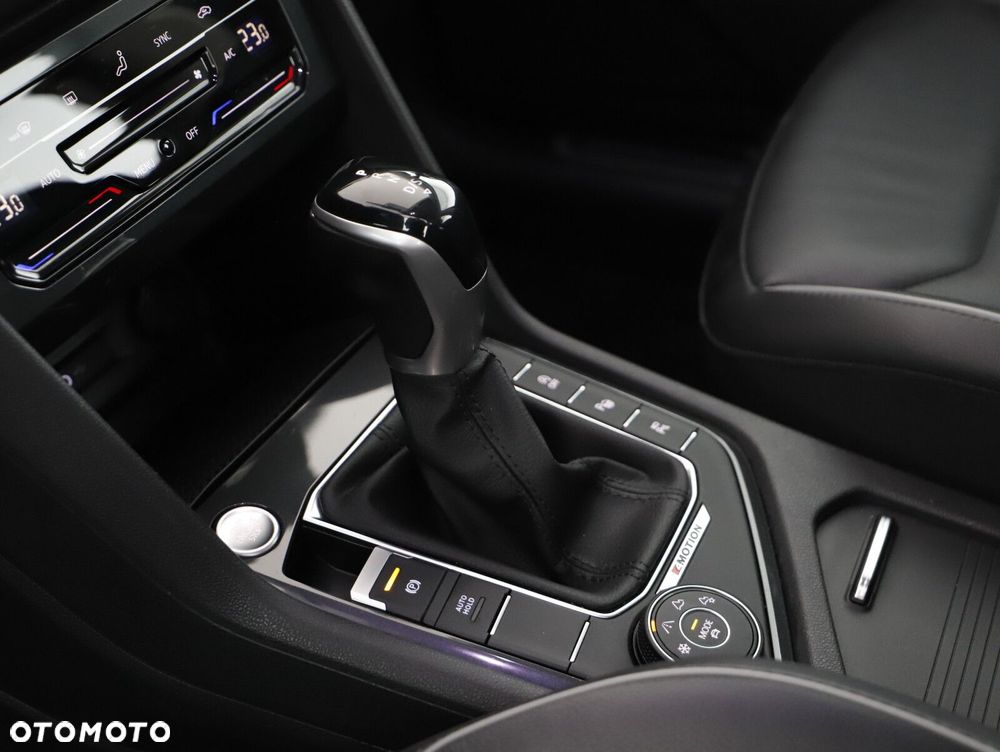 Volkswagen Tiguan - 11