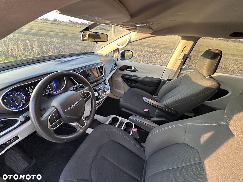 Chrysler Pacifica - 37