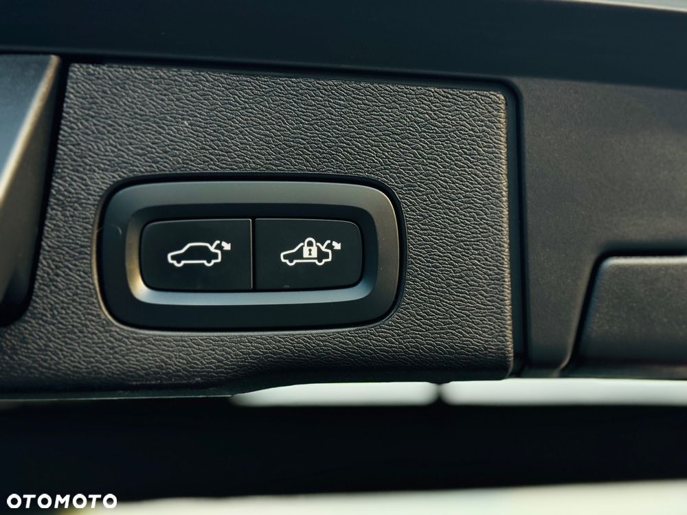 Volvo XC 60 B4 D AWD Geartronic RDesign - 29