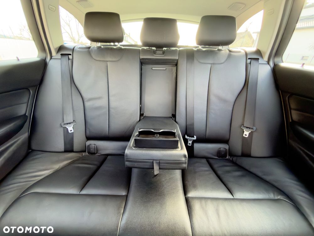 BMW Seria 3 325d - 22