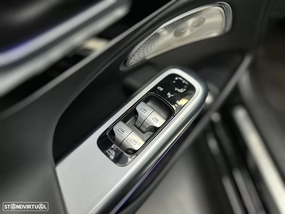 Mercedes-Benz E 300 e Exclusive Line - 44