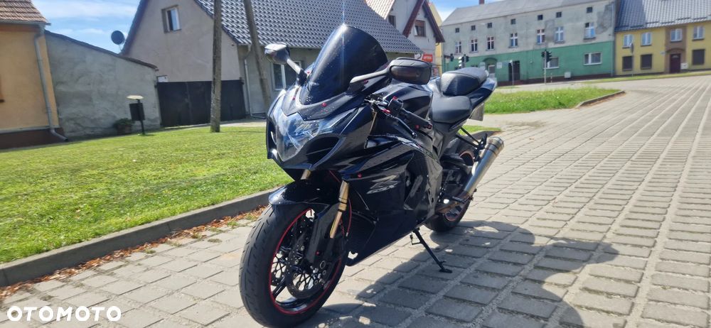 Suzuki GSX-R - 1