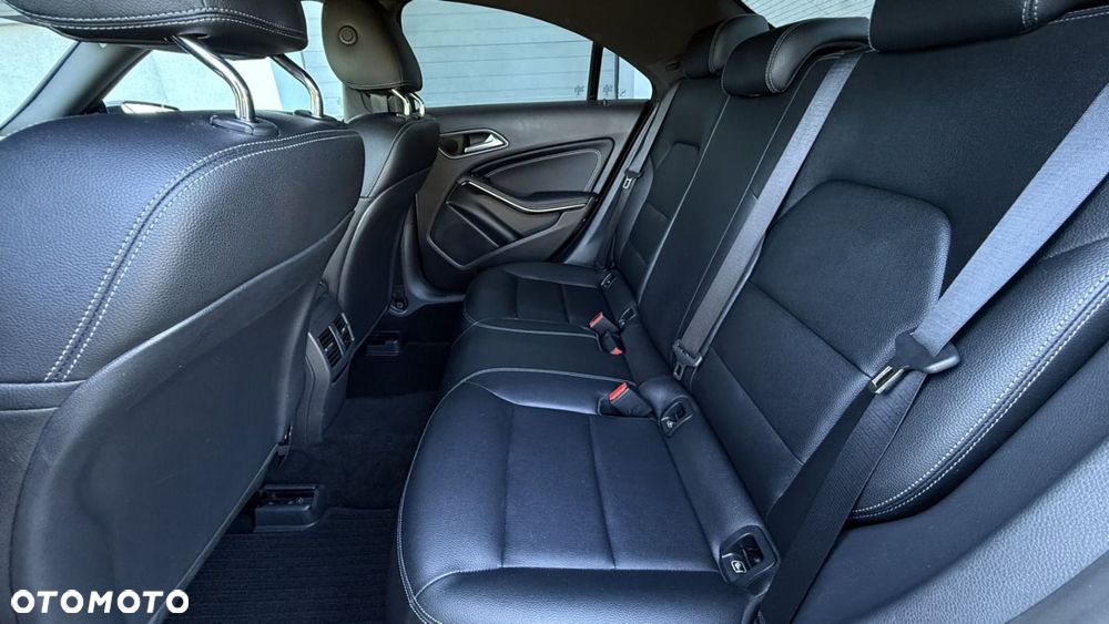 Mercedes-Benz CLA 200 7G-DCT Urban - 31