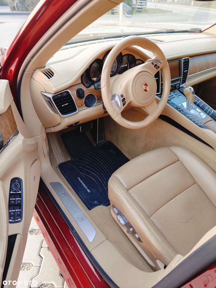 Porsche Panamera 4S - 22