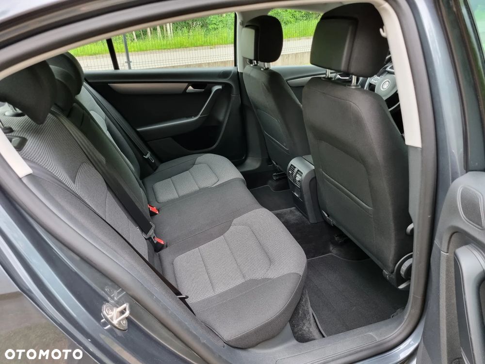Volkswagen Passat 1.8 TSI Comfortline - 24