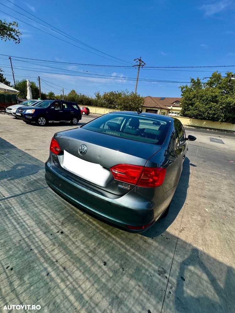 Volkswagen Jetta 1.6 TDI DPF Comfortline - 4