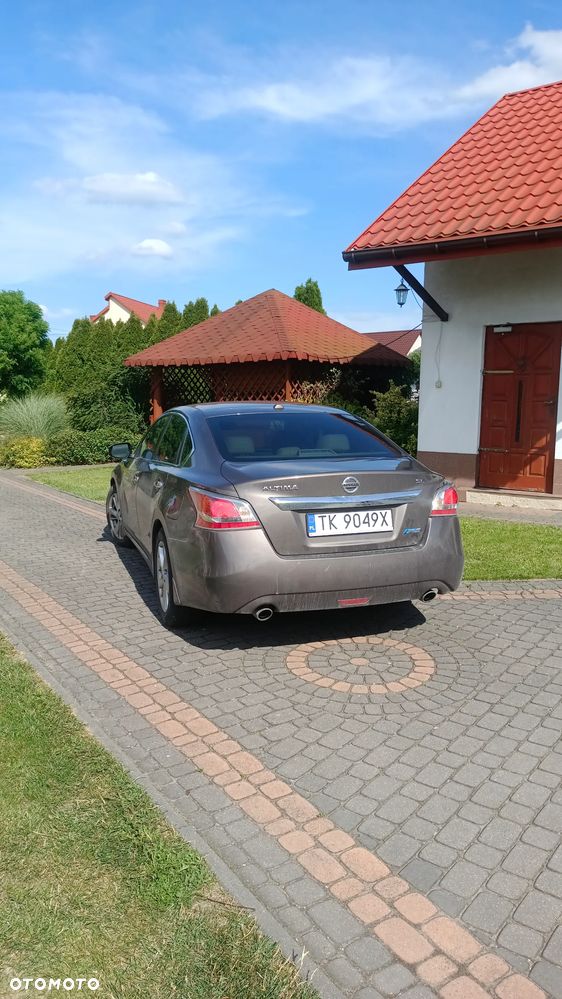 Nissan Altima - 3