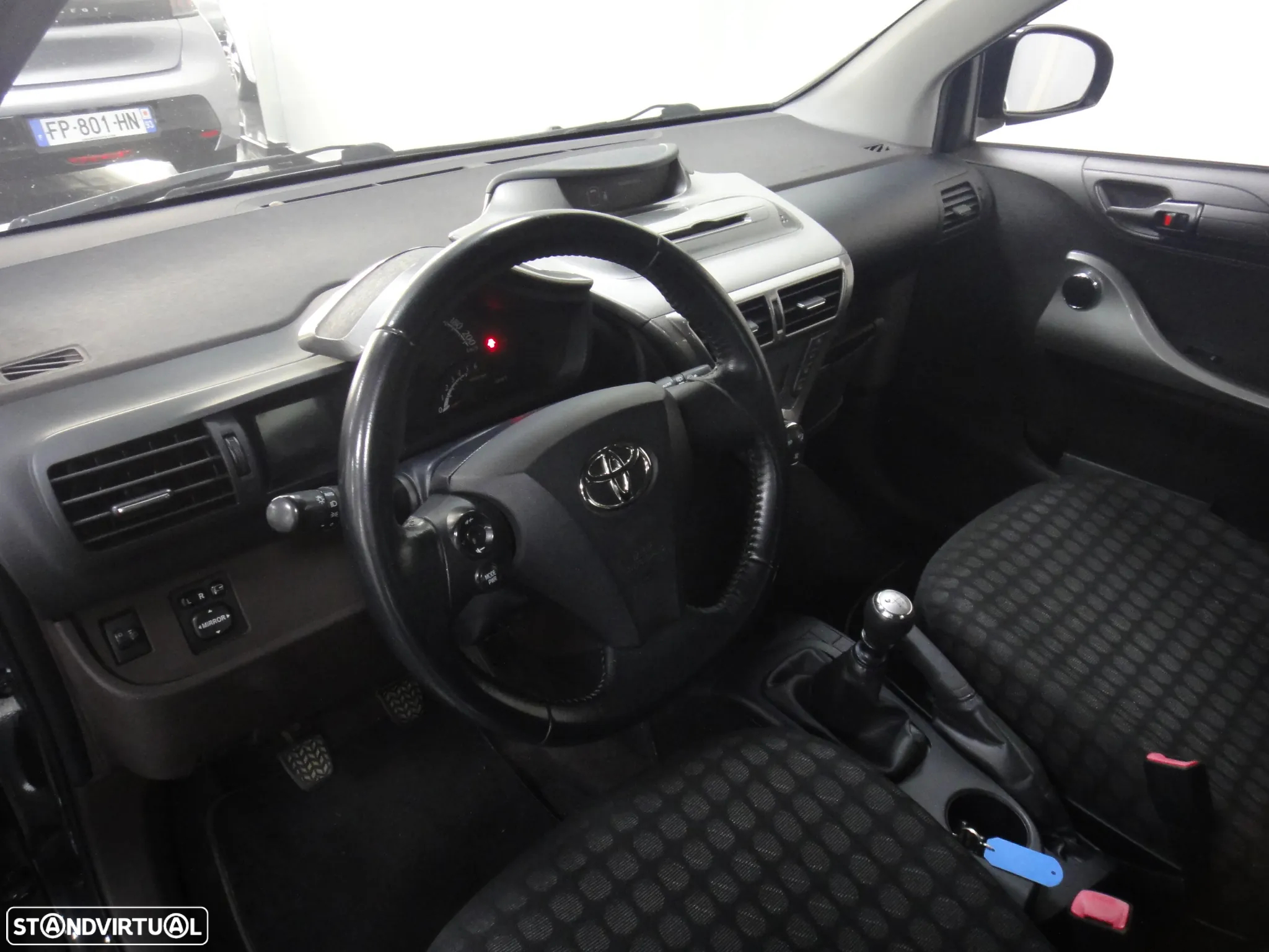 Toyota iQ 1.4 D-4D + - 8
