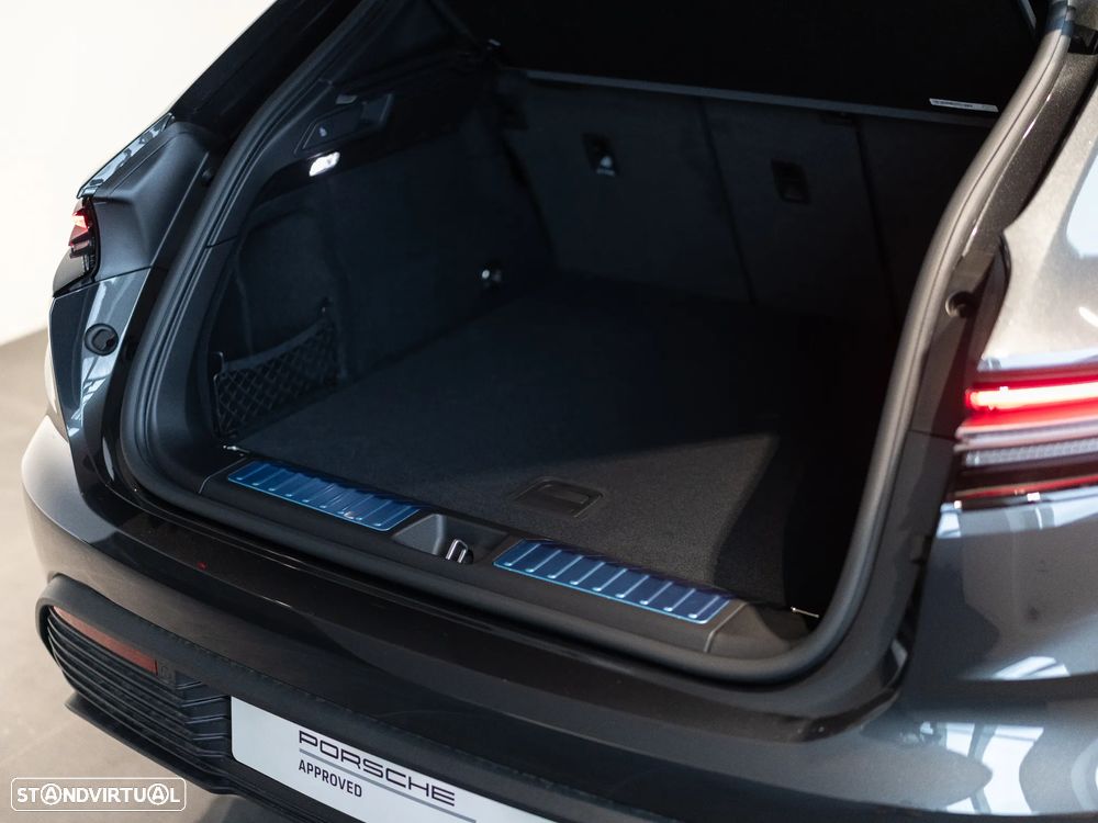 Porsche Macan Electric 4 - 13