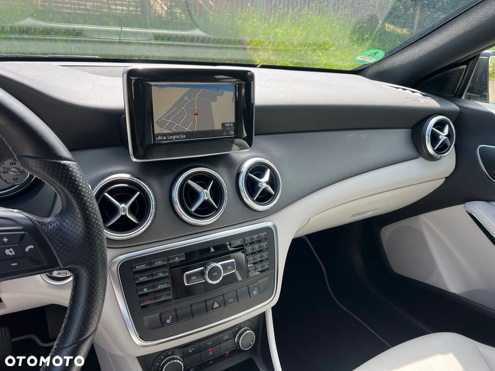 Mercedes-Benz CLA 200 Urban - 30