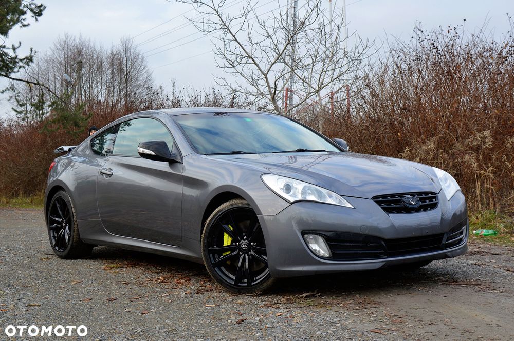 Hyundai Genesis Coupe 3.8 V6 Executive - 8