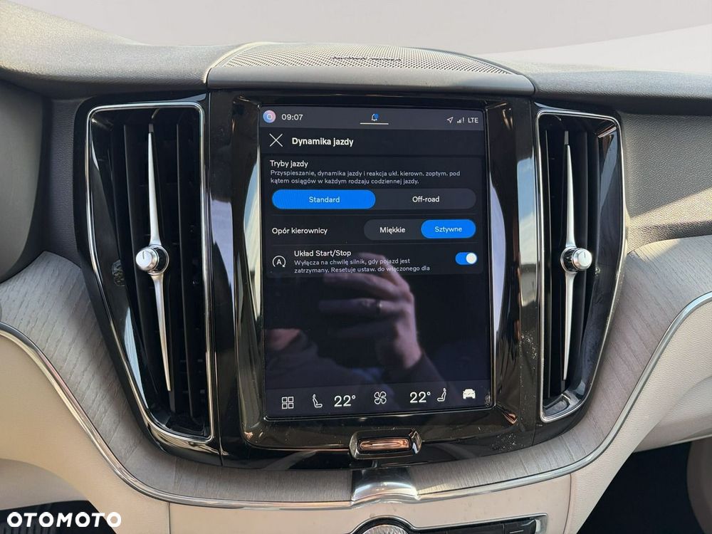 Volvo XC 60 B5 B AWD Plus Bright - 24