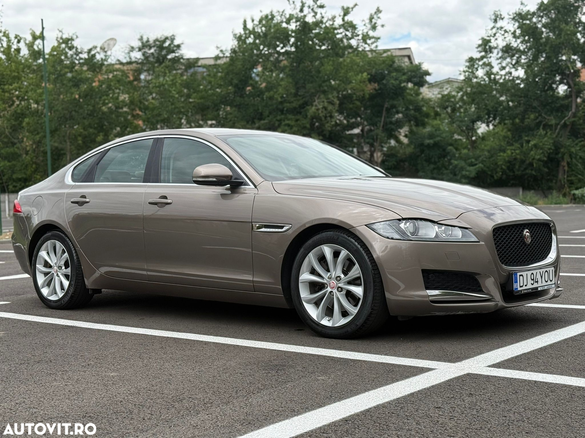 Jaguar XF 20d RWD Pure - 3