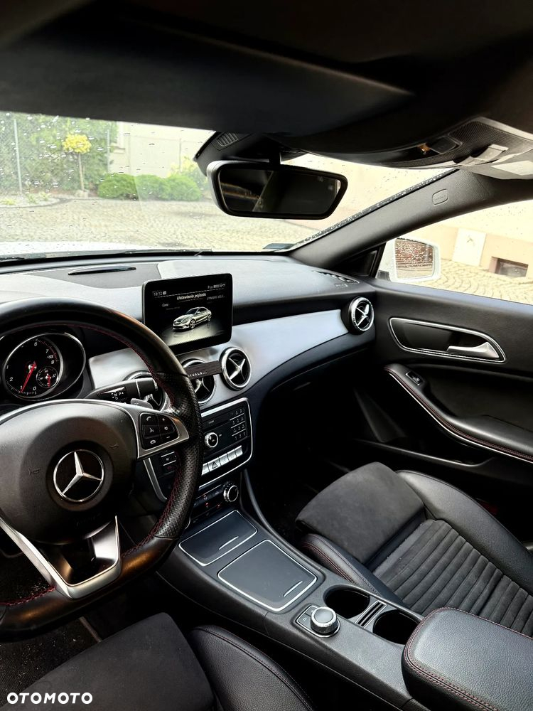 Mercedes-Benz CLA 200 7G-DCT AMG Line - 13