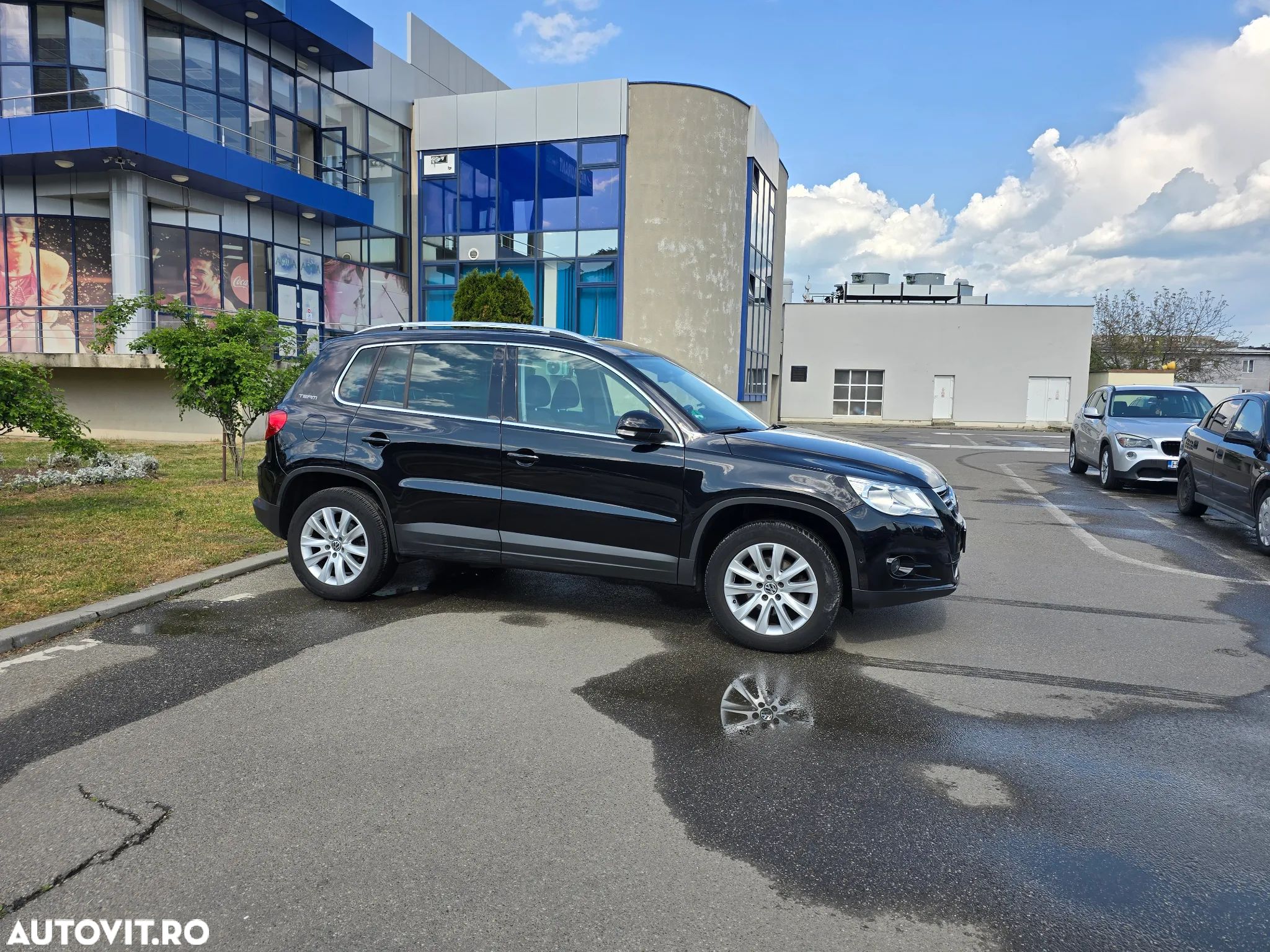 Volkswagen Tiguan - 1