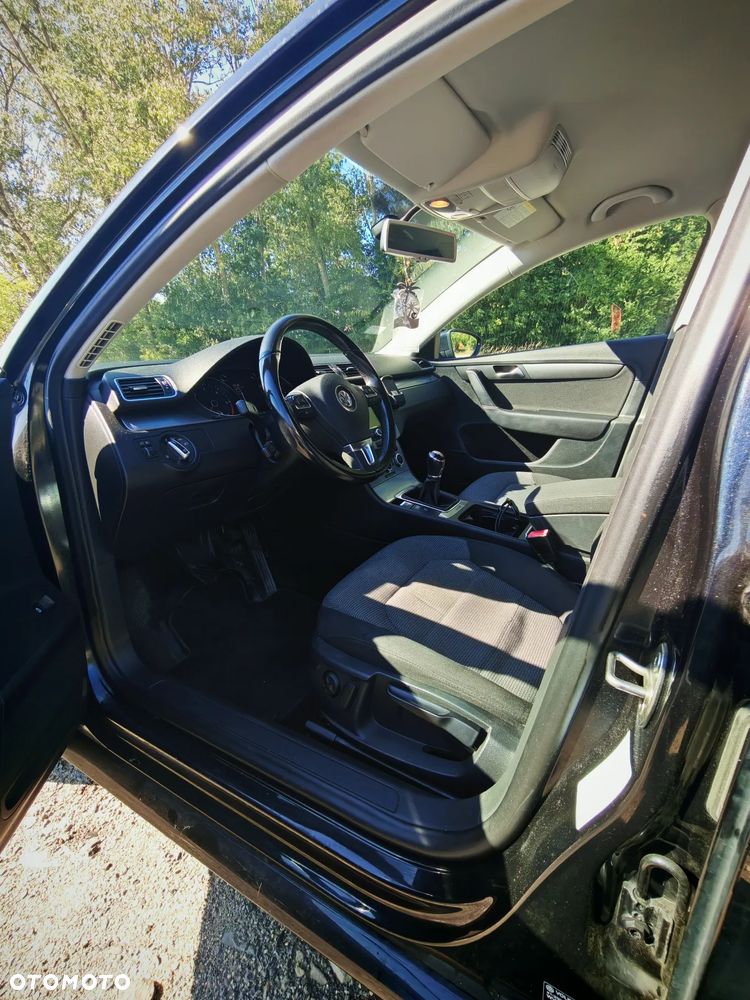 Volkswagen Passat - 4