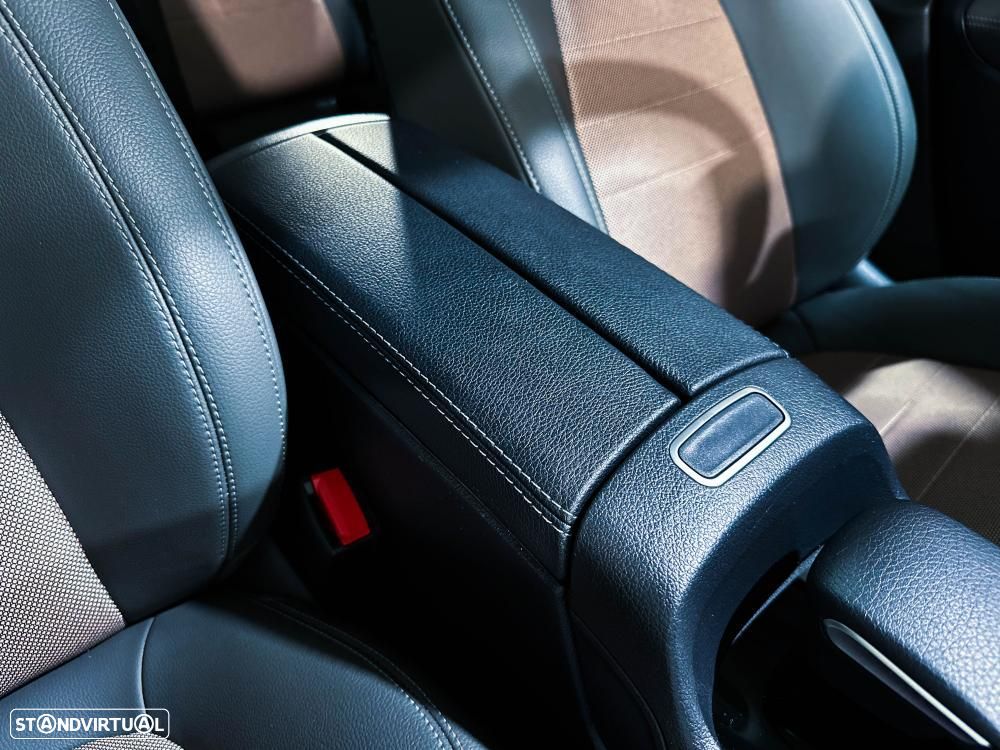 Mercedes-Benz EQA 250+ Electric Art — fotografia 35