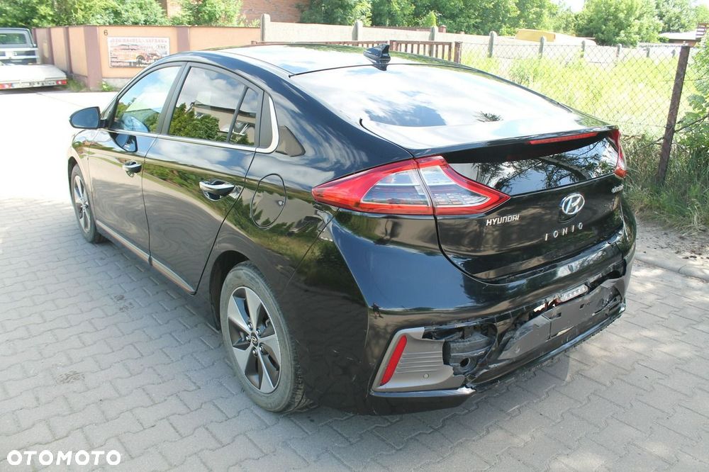 Hyundai IONIQ - 8