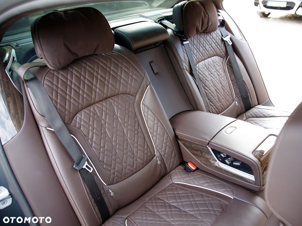BMW Seria 7 750Li xDrive sport - 21