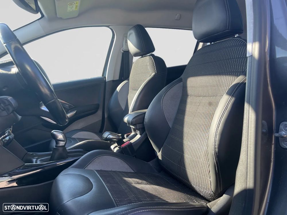 Peugeot 2008 1.2 PureTech Allure - 10